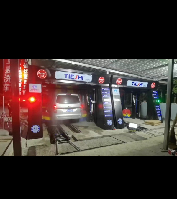 中國-溫州南入口 南白象加油站 2臺(tái)洗車設(shè)備安裝調(diào)試完成